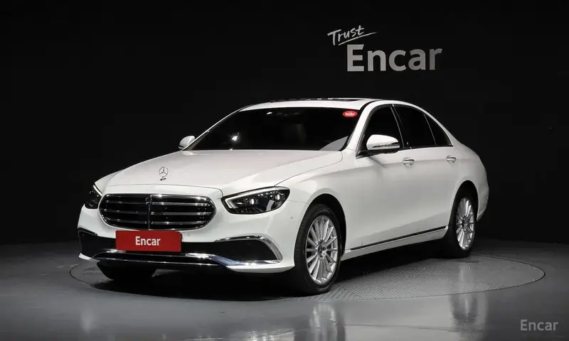 Mercedes-Benz E-Class 2022 — 4MATIC Exclusive · 2.0 дизель · пробег 85 667 км · богатая комплектация